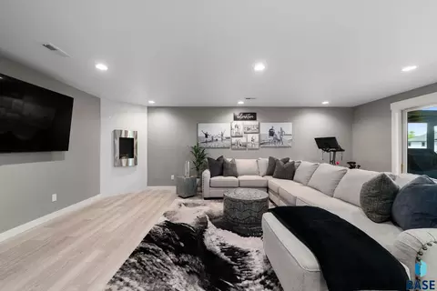 Living - 2308 S Durango Dr, Sioux Falls, SD 57110 photo 9 of 9