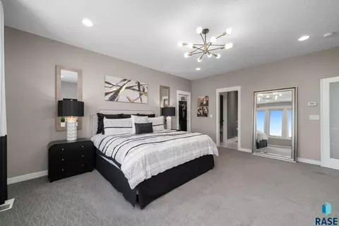 Bedroom - 2308 S Durango Dr, Sioux Falls, SD 57110 photo 2 of 9