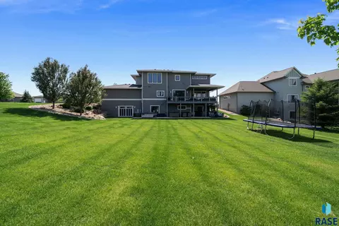Exterior - 2308 S Durango Dr, Sioux Falls, SD 57110 photo 15 of 21