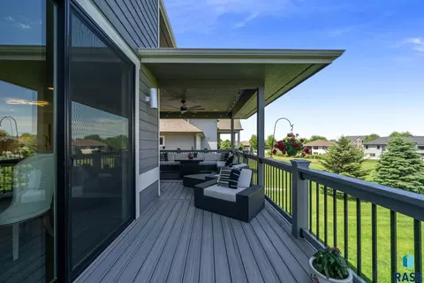 Exterior - 2308 S Durango Dr, Sioux Falls, SD 57110 photo 7 of 21