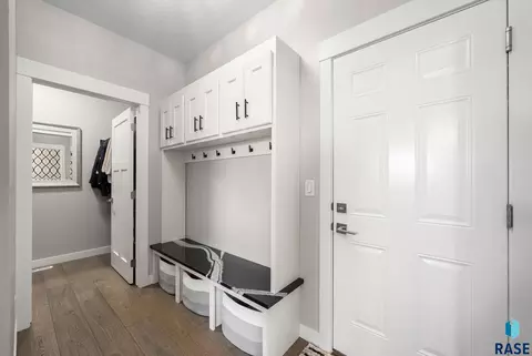 Entry Way - 2308 S Durango Dr, Sioux Falls, SD 57110 photo 3 of 7