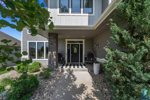 Exterior - 2308 S Durango Dr, Sioux Falls, SD 57110 photo 1 of 21