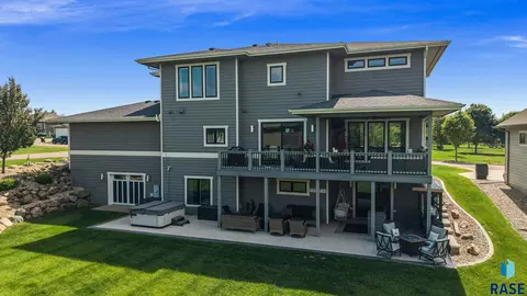 Exterior - 2308 S Durango Dr, Sioux Falls, SD 57110 photo 13 of 21
