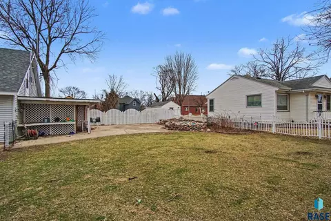 Exterior - 321 NW 4th St, Madison, SD 57042 photo 4 of 4
