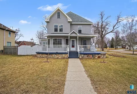 Exterior - 321 NW 4th St, Madison, SD 57042 photo 2 of 4