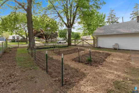 Exterior - 601 E 18th St, Sioux Falls, SD 57105 photo 7 of 13