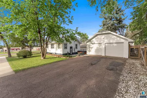 Exterior - 601 E 18th St, Sioux Falls, SD 57105 photo 10 of 13