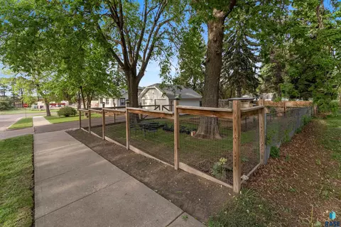 Exterior - 601 E 18th St, Sioux Falls, SD 57105 photo 9 of 13