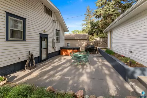 Exterior - 601 E 18th St, Sioux Falls, SD 57105 photo 12 of 13