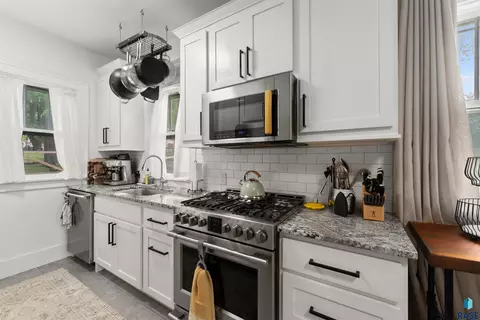 Kitchen - 601 E 18th St, Sioux Falls, SD 57105 photo 3 of 5
