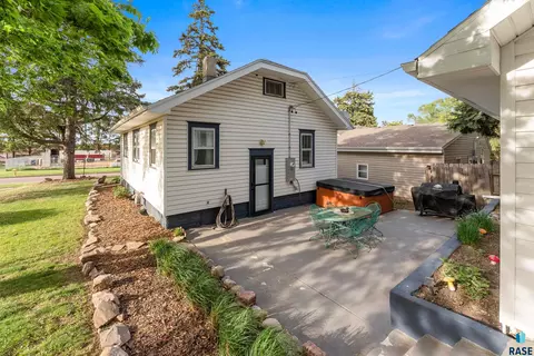 Exterior - 601 E 18th St, Sioux Falls, SD 57105 photo 11 of 13