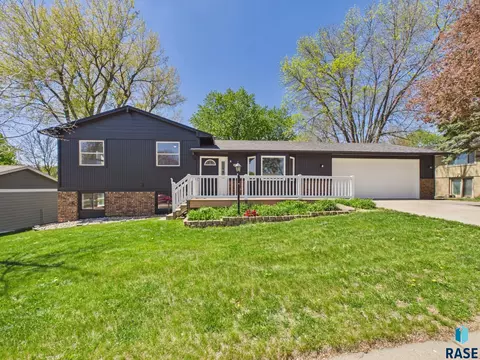 2405 S Stephen Ave, Sioux Falls, SD 57103