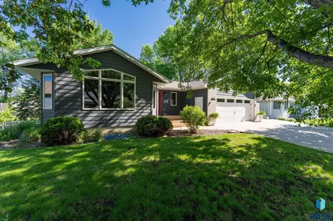 200 E 9th St, Crooks, SD 57020