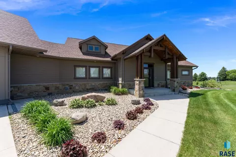 48290 Arrowhead Pl, Canton, SD 57013