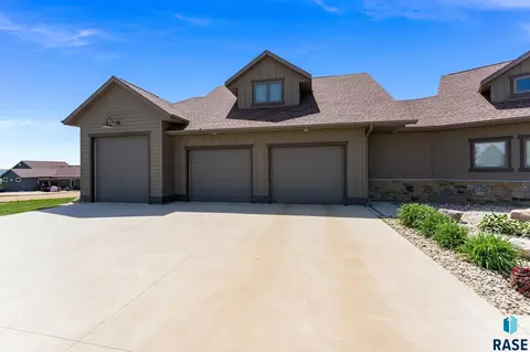 Exterior - 48290 Arrowhead Pl, Canton, SD 57013 photo 4 of 8