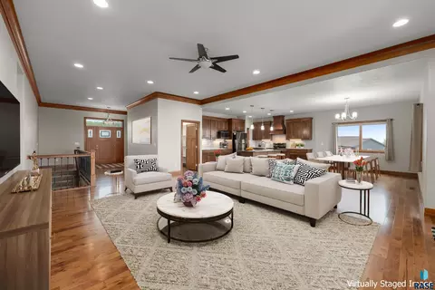 Living - 48290 Arrowhead Pl, Canton, SD 57013 photo 5 of 6