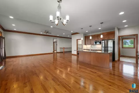 Living - 48290 Arrowhead Pl, Canton, SD 57013 photo 4 of 6