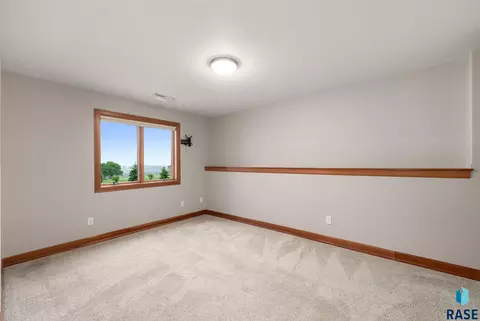 Bedroom - 48290 Arrowhead Pl, Canton, SD 57013 photo 6 of 6
