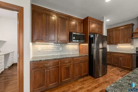 Kitchen - 48290 Arrowhead Pl, Canton, SD 57013 photo 3 of 5