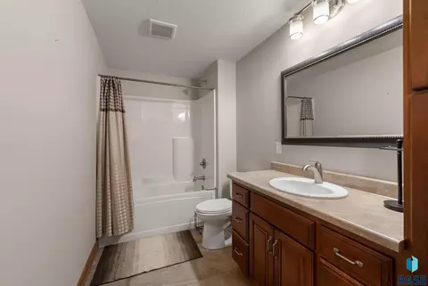 Bath - 48290 Arrowhead Pl, Canton, SD 57013 photo 6 of 9
