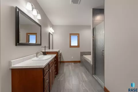 Bath - 48290 Arrowhead Pl, Canton, SD 57013 photo 1 of 9