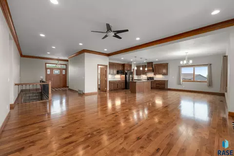 Living - 48290 Arrowhead Pl, Canton, SD 57013 photo 3 of 6