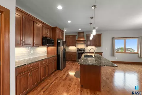 Kitchen - 48290 Arrowhead Pl, Canton, SD 57013 photo 5 of 5
