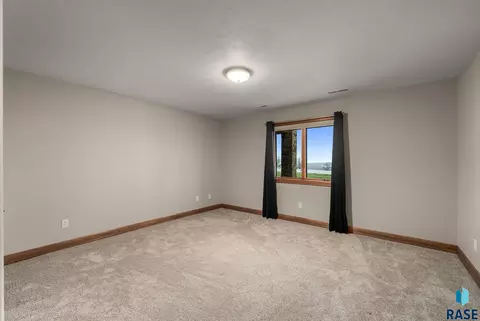 Bedroom - 48290 Arrowhead Pl, Canton, SD 57013 photo 4 of 6