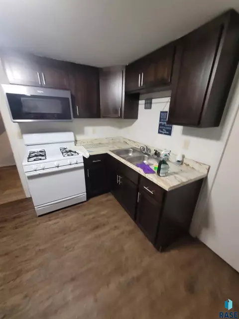 Kitchen - 1300 E 6th St, Sioux Falls, SD 57106 photo 3 of 3