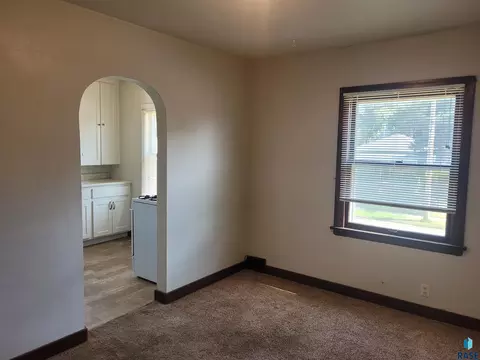 Living - 1300 E 6th St, Sioux Falls, SD 57106 photo 3 of 4