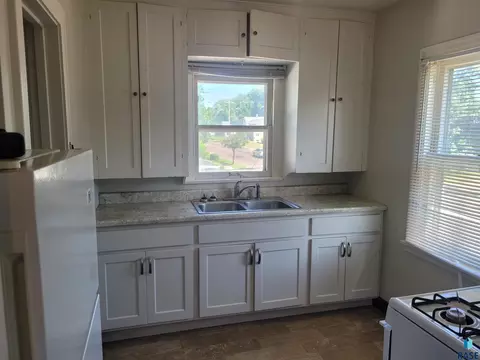 Kitchen - 1300 E 6th St, Sioux Falls, SD 57106 photo 2 of 3