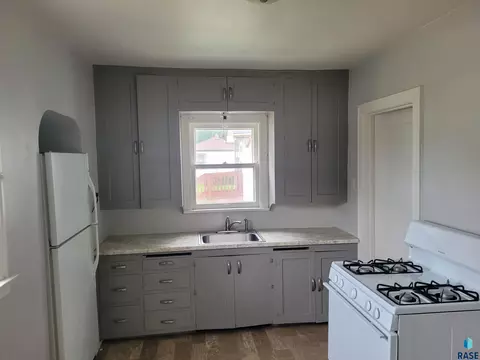 Kitchen - 1300 E 6th St, Sioux Falls, SD 57106 photo 1 of 3