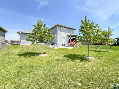 Exterior - 6913 E 37th St, Sioux Falls, SD 57110 photo 9 of 10