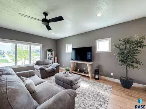 Living - 6913 E 37th St, Sioux Falls, SD 57110 photo 3 of 6