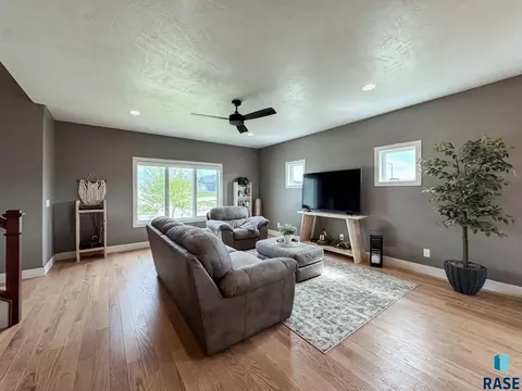 Living - 6913 E 37th St, Sioux Falls, SD 57110 photo 2 of 6