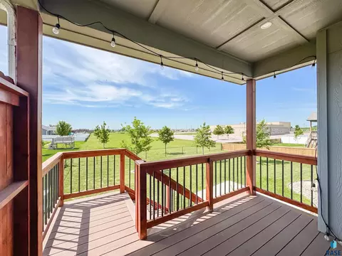 Exterior - 6913 E 37th St, Sioux Falls, SD 57110 photo 4 of 10