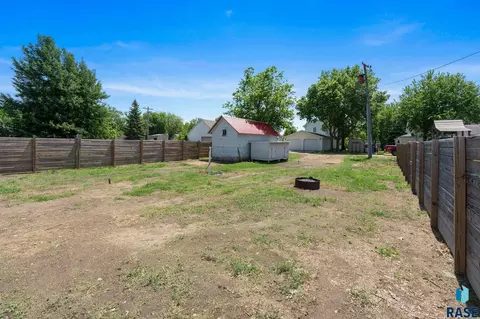 Exterior - 276 E 3rd St, Parker, SD 57053 photo 5 of 5