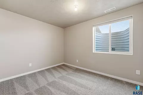 Bedroom - W Viola Ct, Sioux Falls, SD 57106 photo 6 of 10