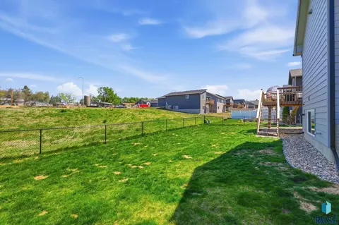 Exterior - W Viola Ct, Sioux Falls, SD 57106 photo 4 of 4
