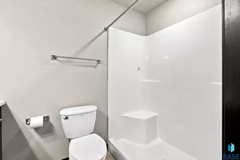 Bath - W Viola Ct, Sioux Falls, SD 57106 photo 2 of 4