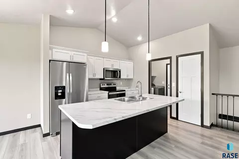 Kitchen - W Viola Ct, Sioux Falls, SD 57106 photo 2 of 5