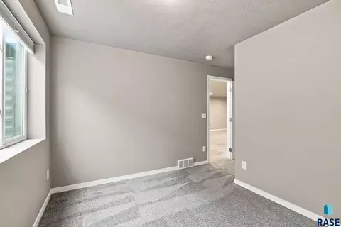 Bedroom - W Viola Ct, Sioux Falls, SD 57106 photo 7 of 10
