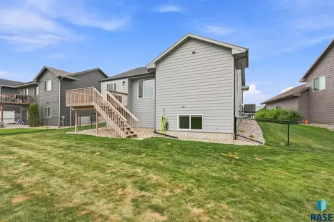 Exterior - W Viola Ct, Sioux Falls, SD 57106 photo 2 of 4
