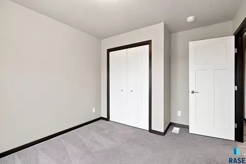 Bedroom - W Viola Ct, Sioux Falls, SD 57106 photo 5 of 10