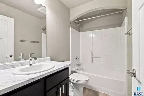 Bath - W Viola Ct, Sioux Falls, SD 57106 photo 3 of 4
