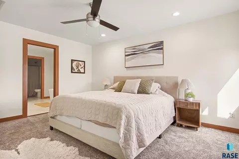 Bedroom - 220 S Lincoln St, Lennox, SD 57039 photo 9 of 17