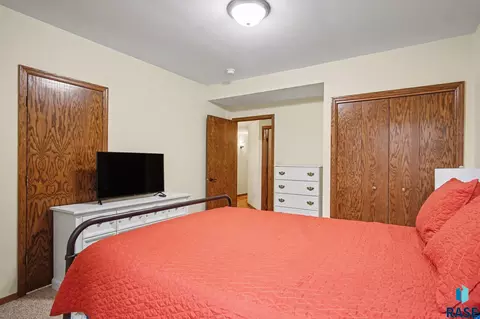 Bedroom - 220 S Lincoln St, Lennox, SD 57039 photo 3 of 17