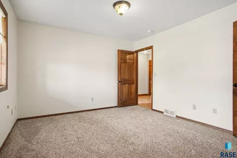 Bedroom - 220 S Lincoln St, Lennox, SD 57039 photo 15 of 17