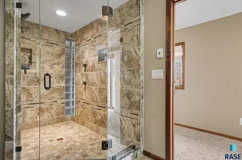 Bath - 220 S Lincoln St, Lennox, SD 57039 photo 12 of 12