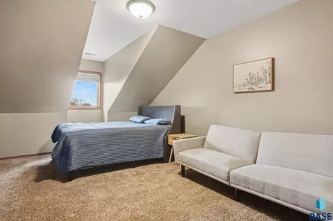 Bedroom - 220 S Lincoln St, Lennox, SD 57039 photo 16 of 17
